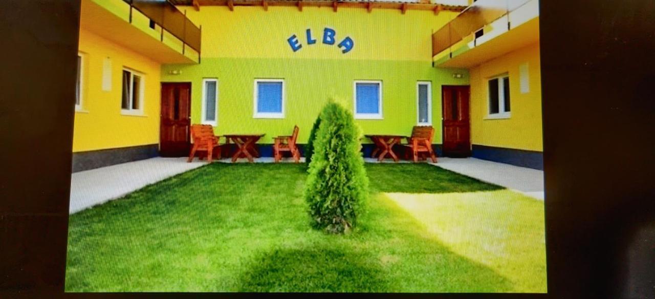 Apartmany Elba Veľký Meder エクステリア 写真