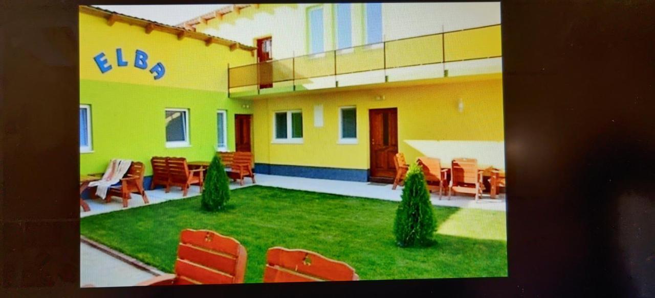 Apartmany Elba Veľký Meder エクステリア 写真